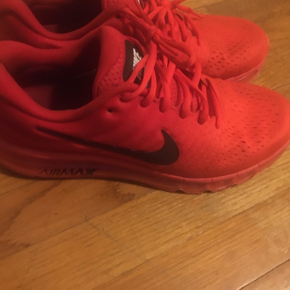 Nike Air Max 2017 Bright Crimson Red Size 11 Athletic Running Track - Picture 5 of 7
